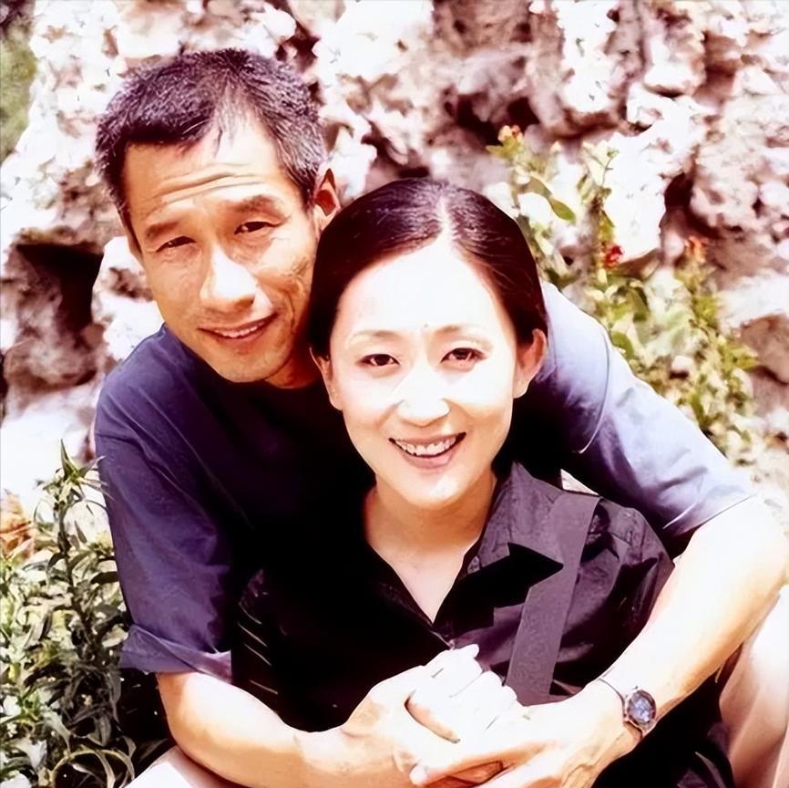 1990年，28岁的孟天骄把32岁的刘佩琦带回了家，跟母亲宣布：“我们要结婚了”