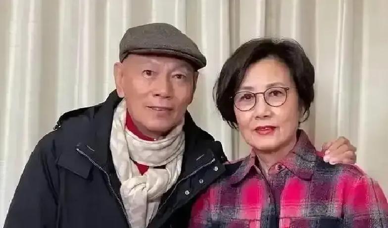 肝癌5厘米那天，她递了离婚协议不是绝情，是逼他签字卖房治病。罗家英攥着笔发