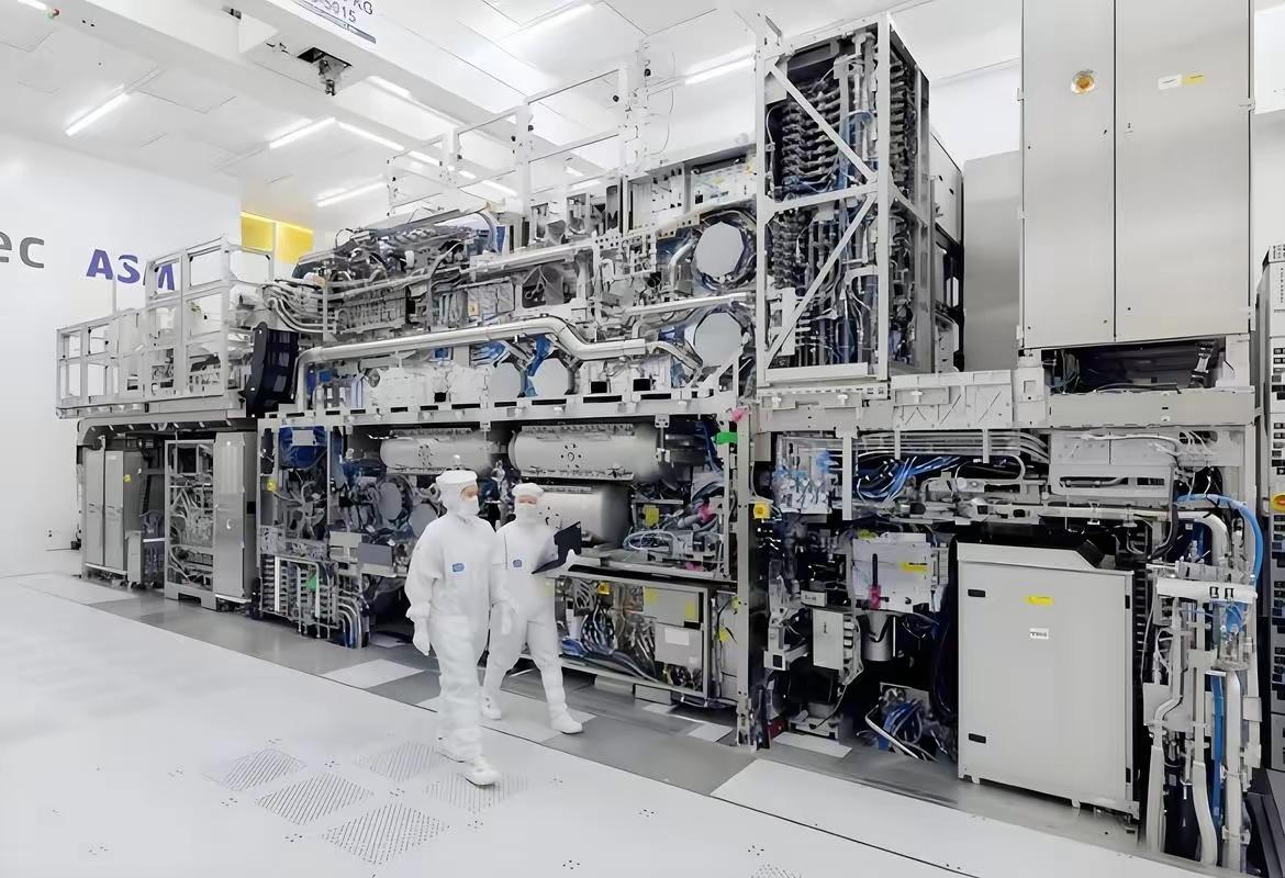 比原子弹还稀有，全世界仅有两个国家掌握，高端光刻机究竟有多难高端光刻机是人类