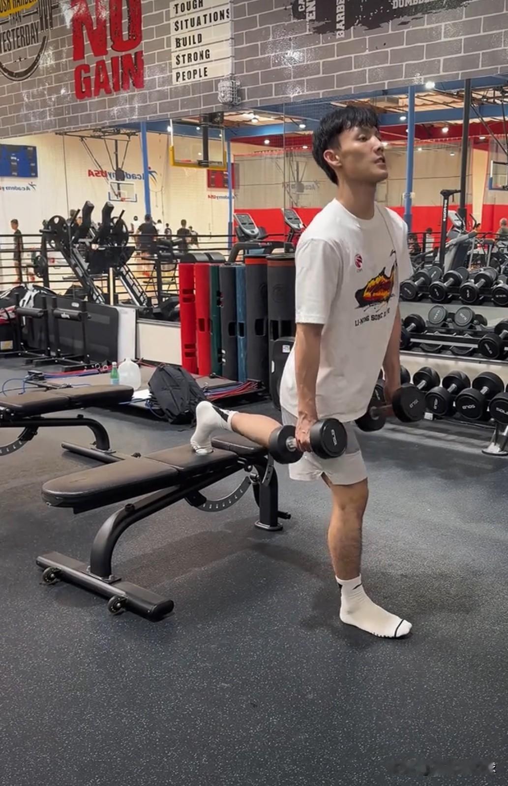 广东宏远重建期启动：复兴之路重任在肩！广东宏远男篮在这个休赛期迎来大变动，这也