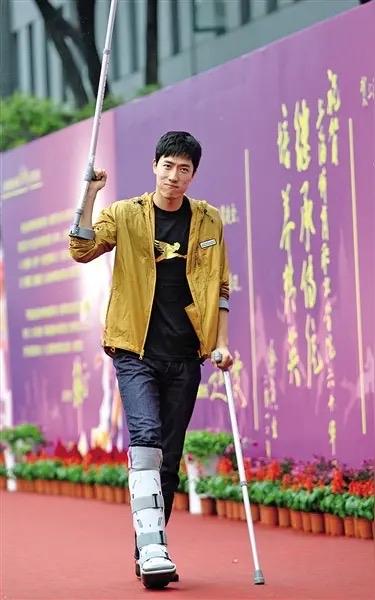 刘翔安置之争（四）--关于广告分成刘翔及部分网友拿广告分成说事。事实上，刘翔