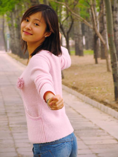 最近，演员江一燕离婚的消息突然上了热搜。简单来说，就是她和丈夫赵汉唐的婚姻走到了