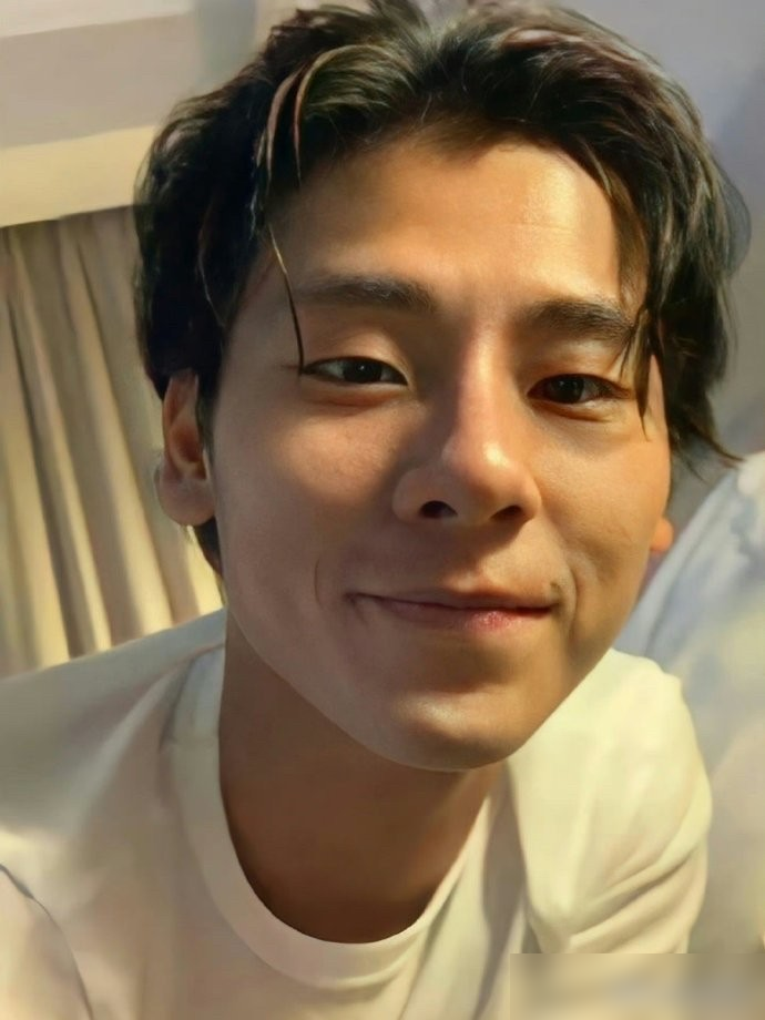 蒋奇明口碑炸锅了，本人至今一句话没说！刚拿长春电影节影帝，新片演技全网夸，本来路人缘一路看涨。之前立