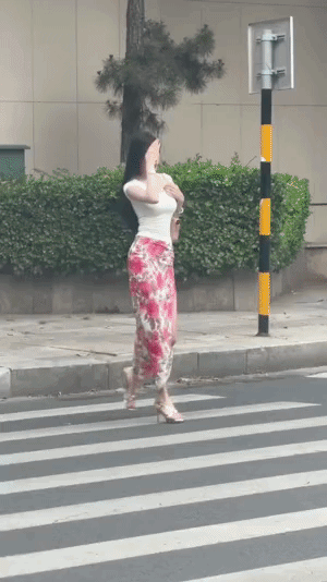 美女无论在哪里都是亮点