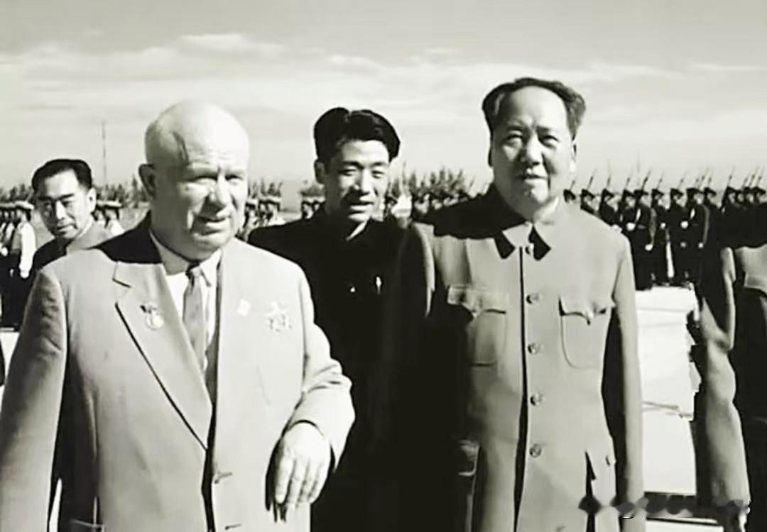 连历史常识都不尊重，赫鲁晓夫根本没资格评价毛主席家人们，最近翻看中苏交往的历