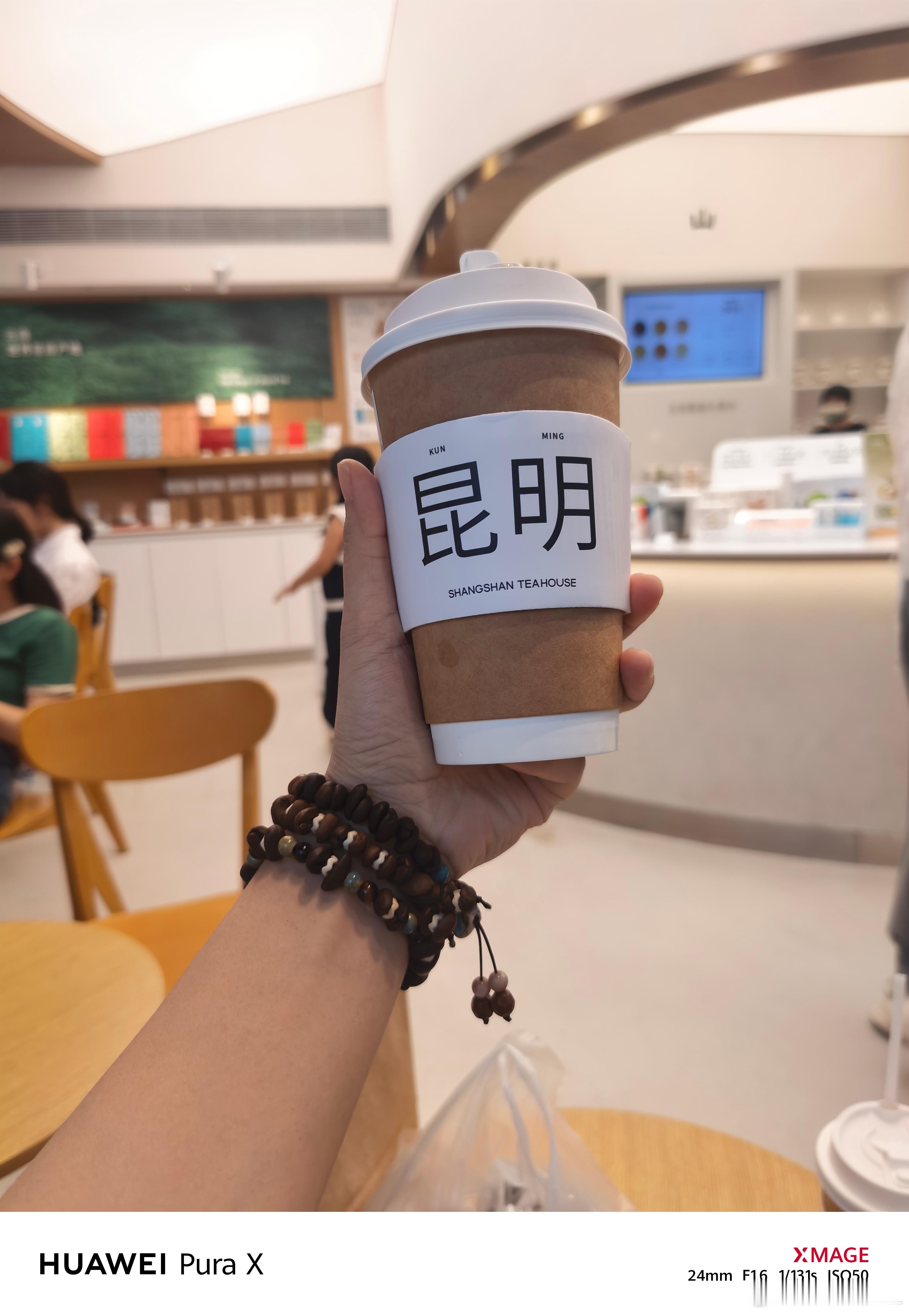转了一圈来吃粉丝推荐的烧烤啦。好好吃。好撑啊。会不会又胖了两斤？[哭哭][哭哭]
