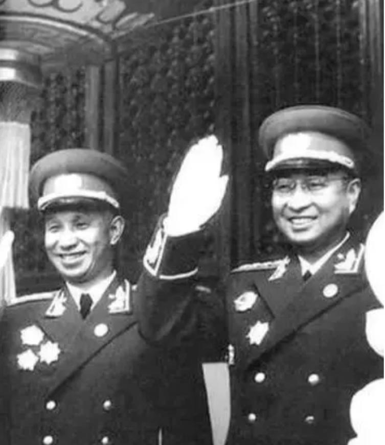 “粟裕根本不会打仗！”，1958年，陈赓大将进京开会，竟然看到有人大放厥词，陈赓