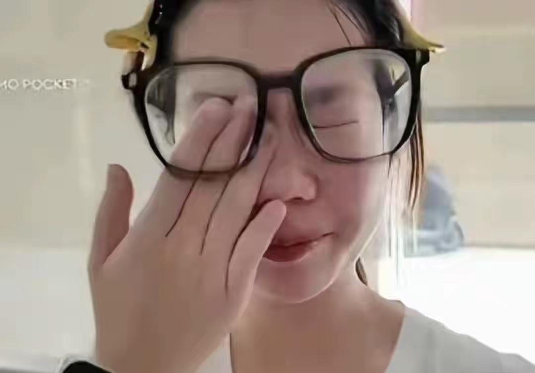 摸臀女哭了！名声臭了，留学梦碎了，她终于怕了，还是知道错了？最近全网热议的长