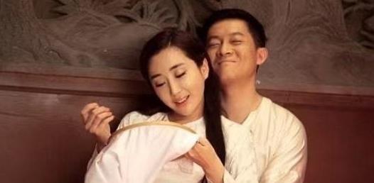 拍床戏时丈夫坐旁边看，演员怎么演？杨志刚爆料，哥哥郭靖宇在《勇敢的心》给他塞满