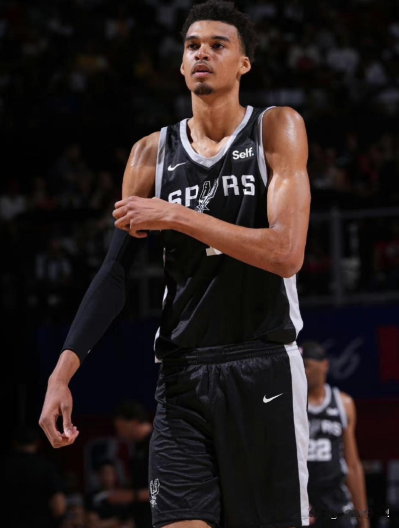 下赛季NBA球队实力前十排名！大家认同吗？1.费城76人：交易得到巅峰杰伦