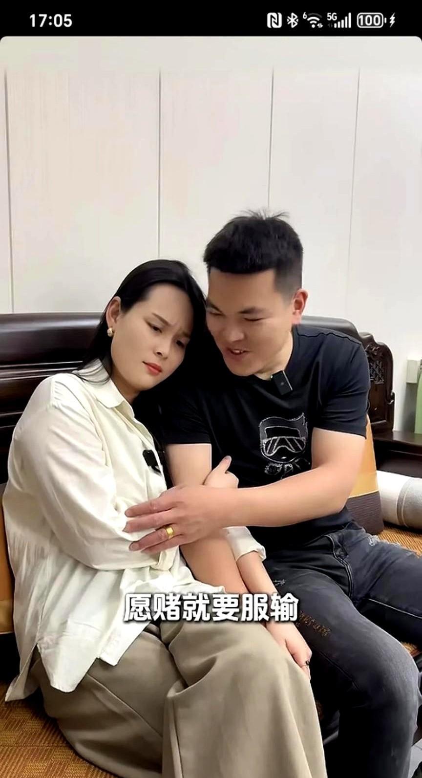 老婆说：“老公，我打麻将的时候把你输给我闺蜜了。”老公问：“输给谁了？”老婆回答