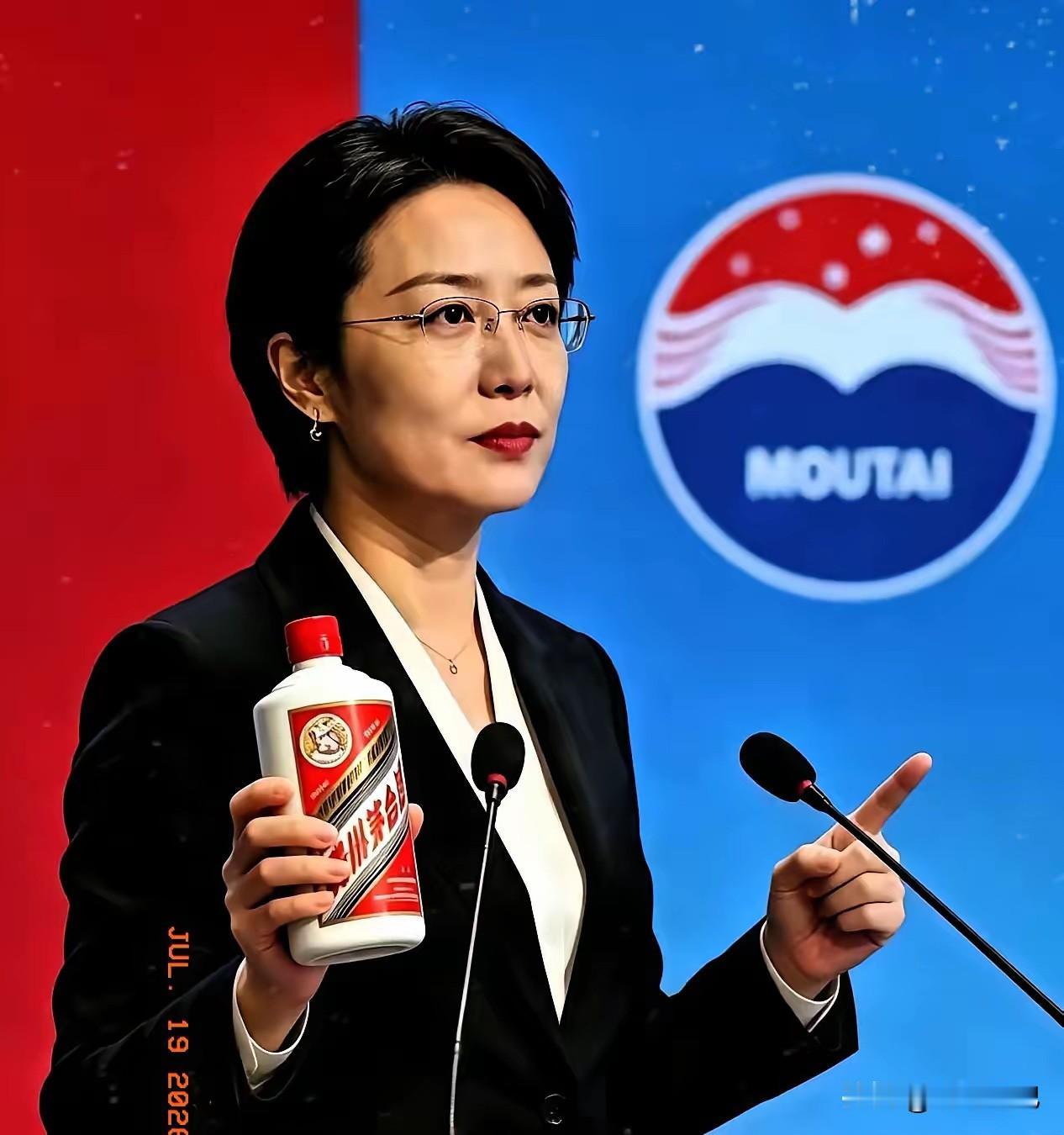 7月18日，白酒圈被一道震天闷雷直接劈成了两半。茅台连个招呼都不打，深夜暴甩一张