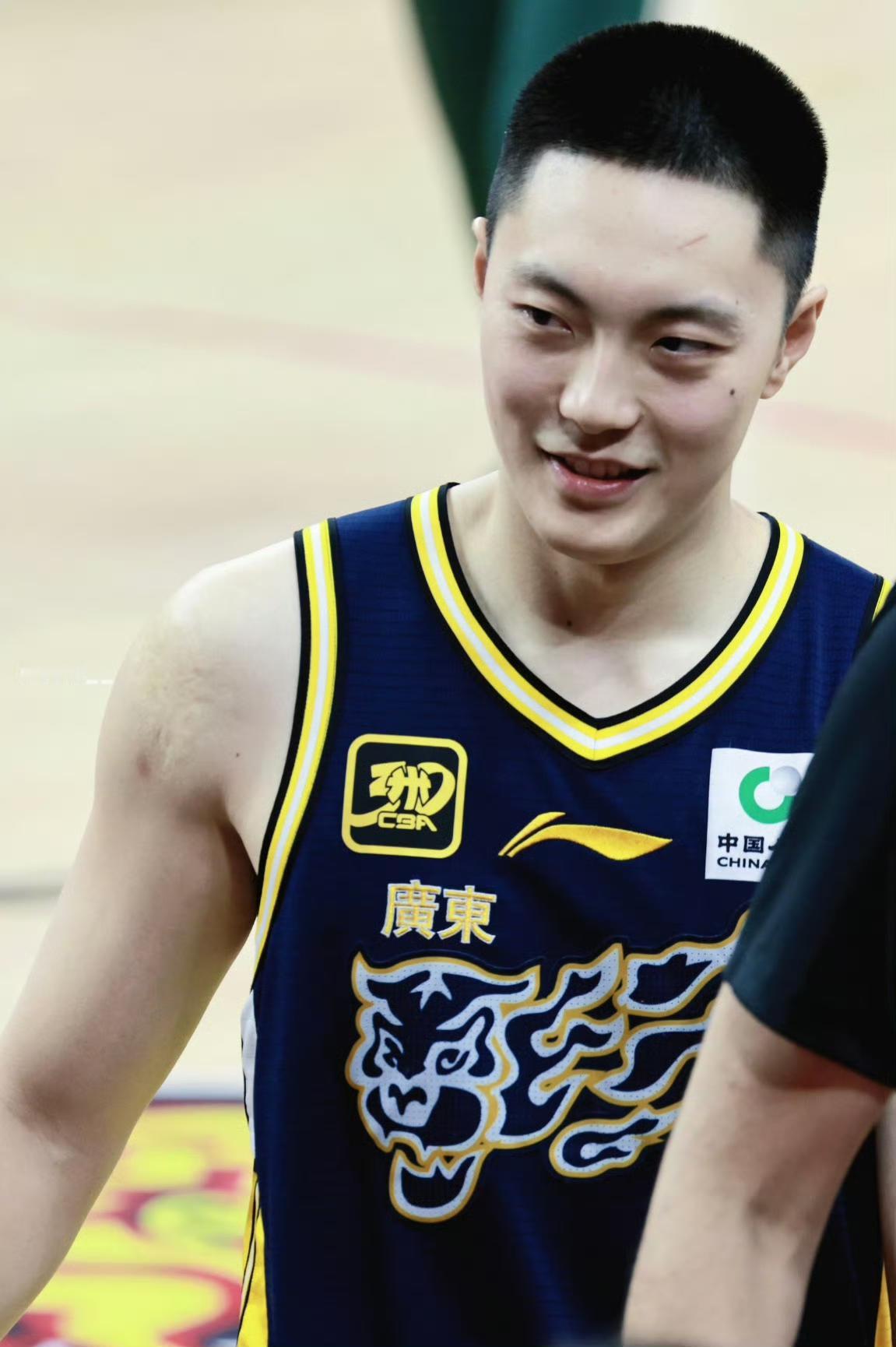 太无敌了[赞]，广东95-89战胜山西，豪取开赛七连胜，看看数据，广东的明星球员