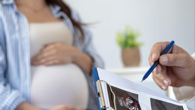 妇产科医生:女人超过这岁数再怀孕需谨慎,不然容易生出傻孩子