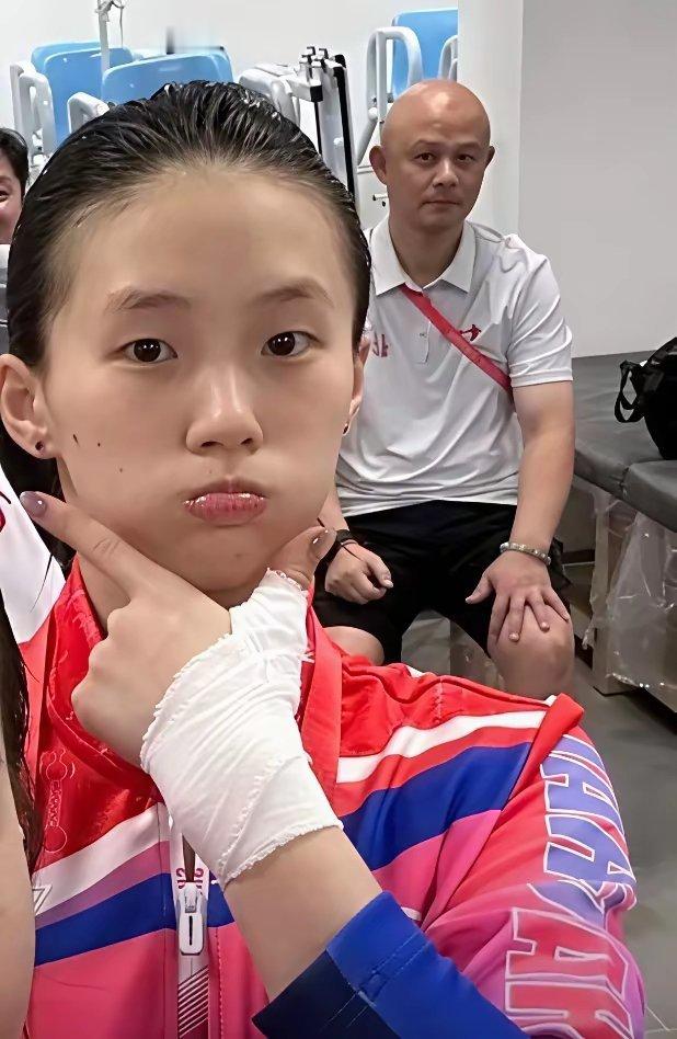 我好闺蜜说“她在比赛现场上见过陈芋汐”，她现下本人和电视上的差别真的很大，电视里