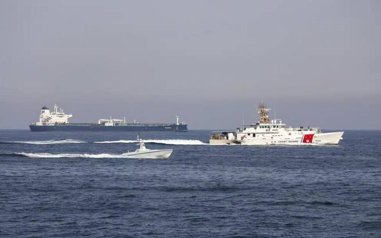 宁可错杀，绝不漏放！4月23日，特朗普在社交平台投下一枚“舆论水雷”：在霍尔