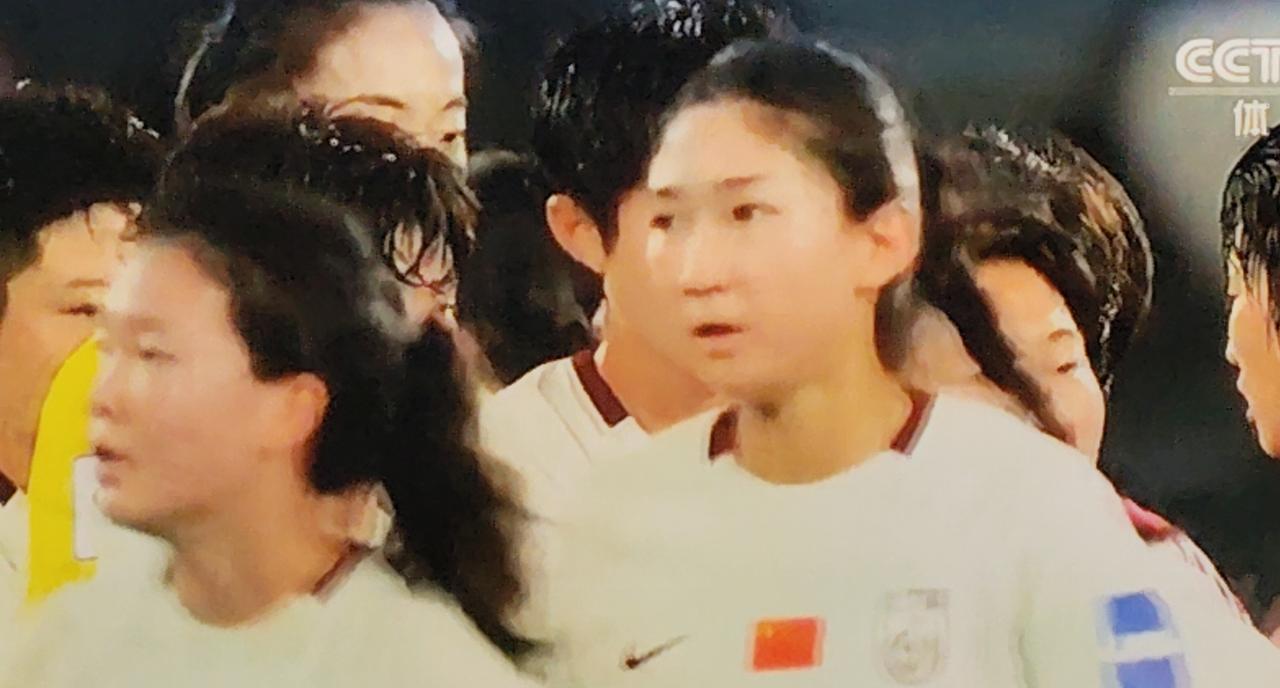 逆风绽放，铿锵玫瑰归位！谁也不曾预料，中国女足能在这场硬仗中，力克劲敌朝鲜