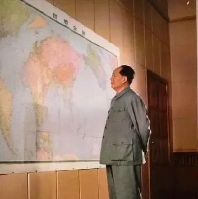 1969年7月，毛主席问高碧岑：“中国北临苏联，南临印度，东临日