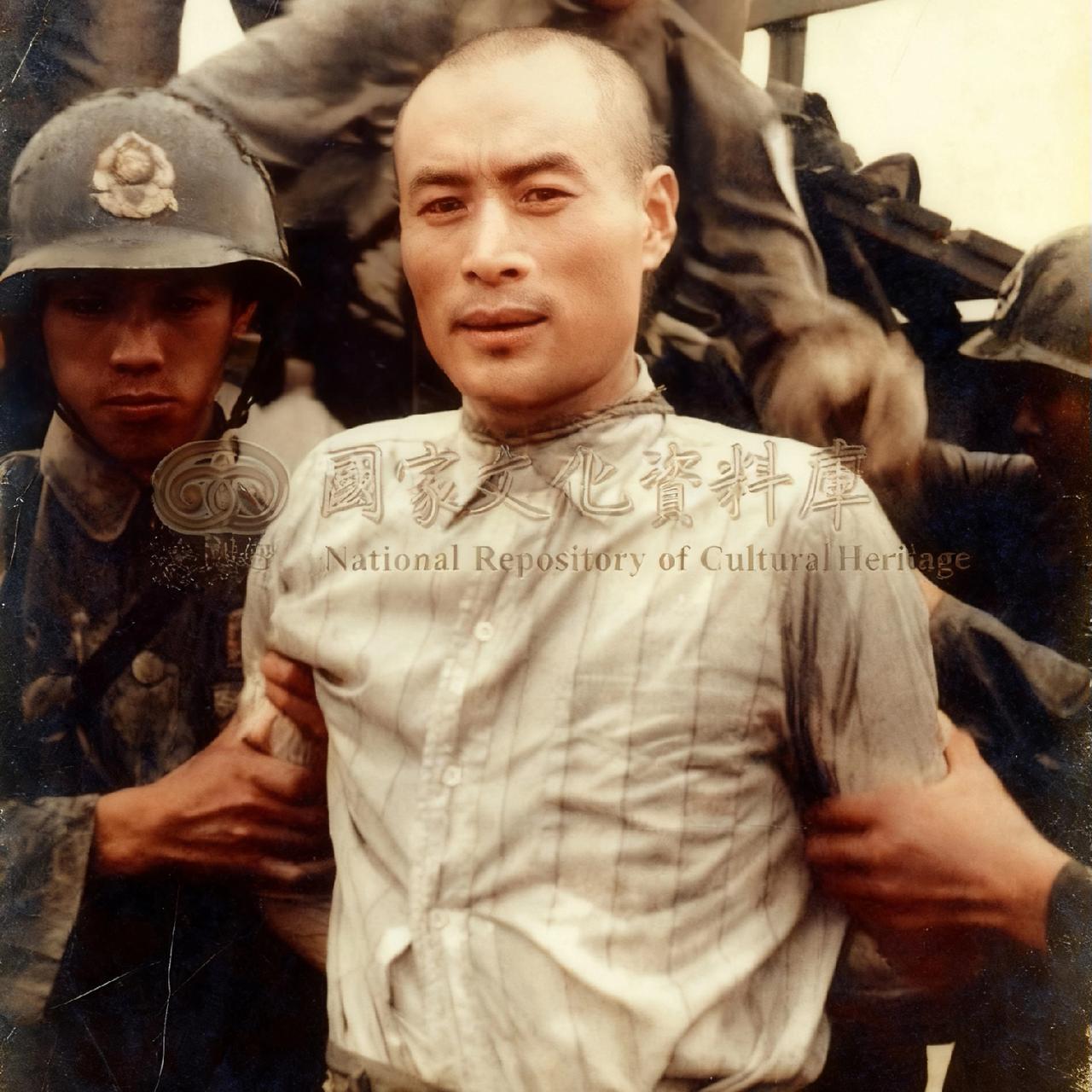 1950年，聂曦烈士就义前的镜头，他毫无畏惧，这一幕令人肃然起敬，虽然照片已经七