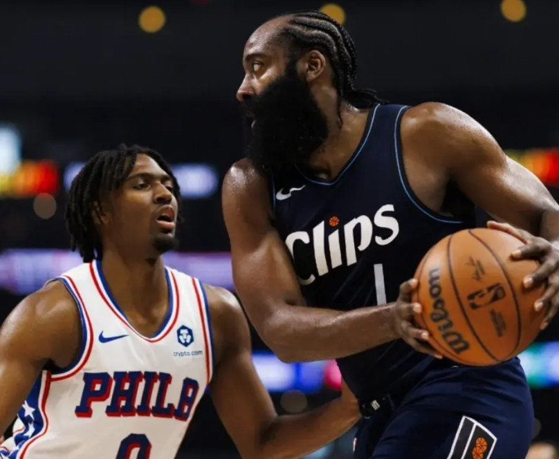 快船老将詹姆斯-哈登不愧是当今NBA的好大哥，最近76人球星马克西在参加的一个节