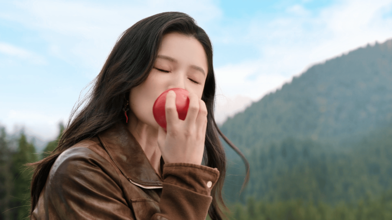 张婧仪美得很清晰张婧仪的秋日旅拍live图真的美的很权威呀！无需过多修饰的美貌，