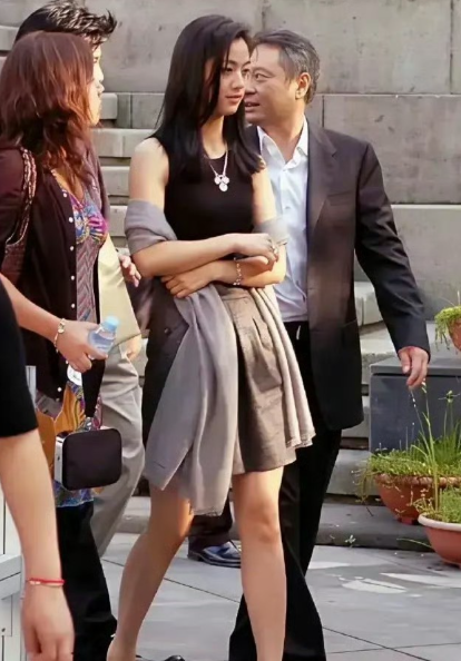 汤唯大学时期的照片，难怪当年李安梁朝伟会选她当女主角！