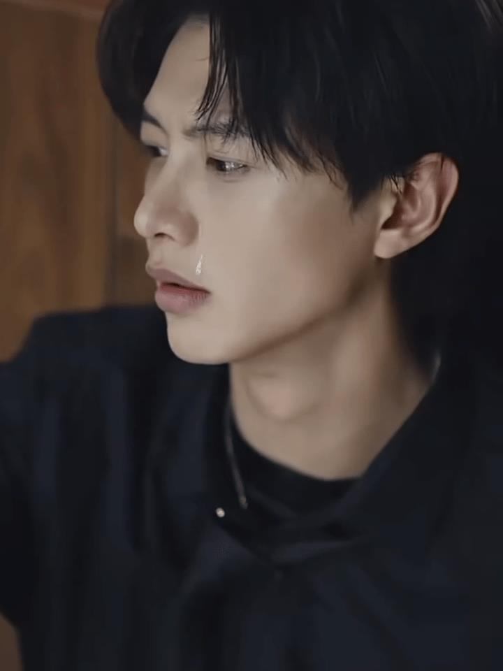 今天刚看了《一见钟情》，就看到“何健麒眼泪是男人最好的嫁妆”这个词条了。这部短