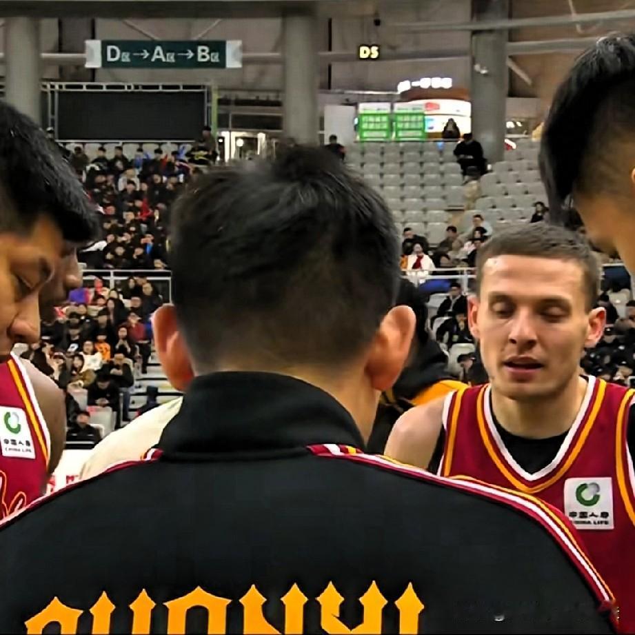 辽宁球迷祝贺山西老铁晋级杯赛决赛，送广厦心满意足回家过年，山西和上海都是辽宁队的