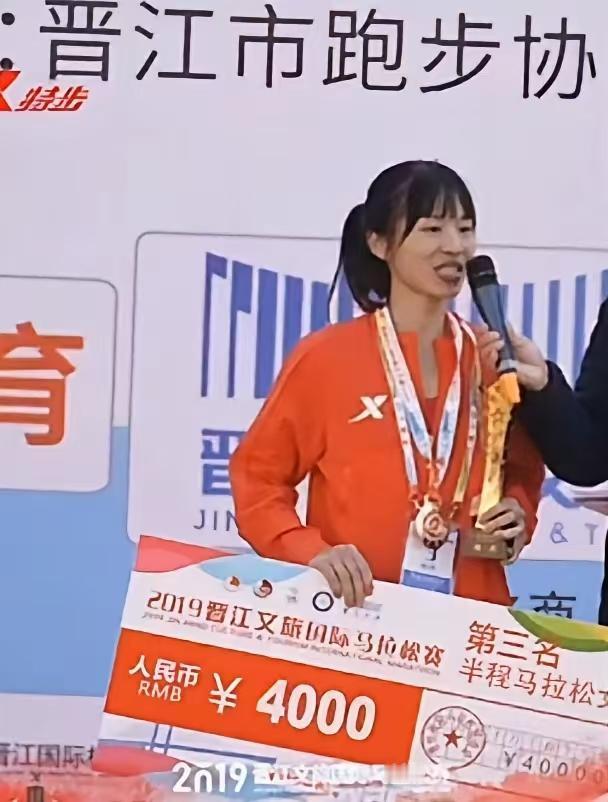 本以为她在公开喊话领导引起轩然大波后，会发个道歉贴。假如我是病人或是病人家属，我