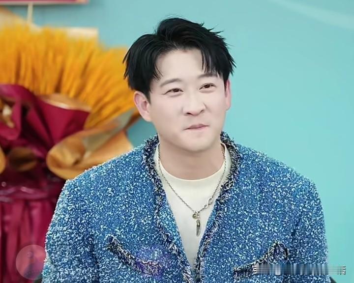 终于知道郭德纲和曹云金是什么关系了。原来曹云金的妈妈曾经和王惠的父亲谈过恋爱，