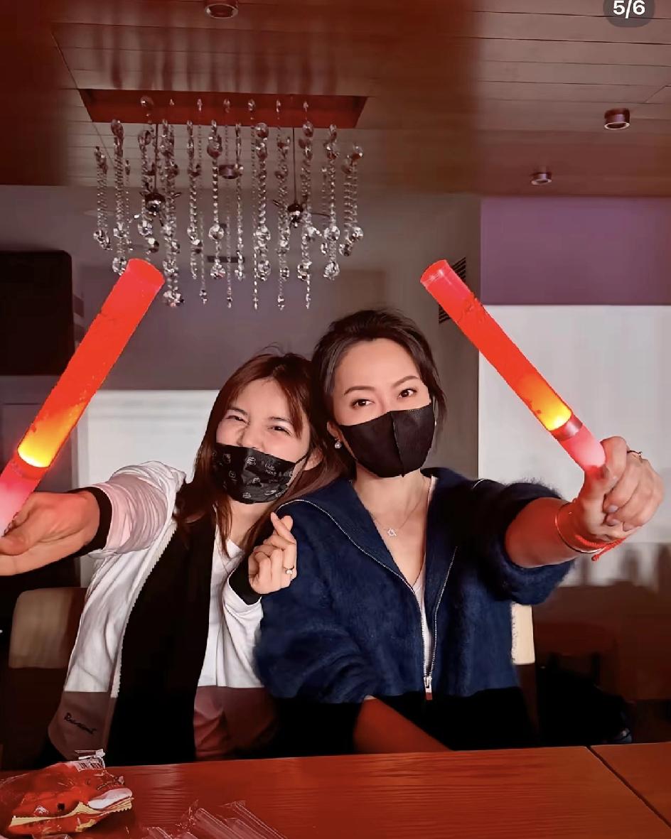 陈楚生在北京的演唱会不止陆虎和姚政两口子去了，苏醒家的孩子妈也去了，当然，北京场