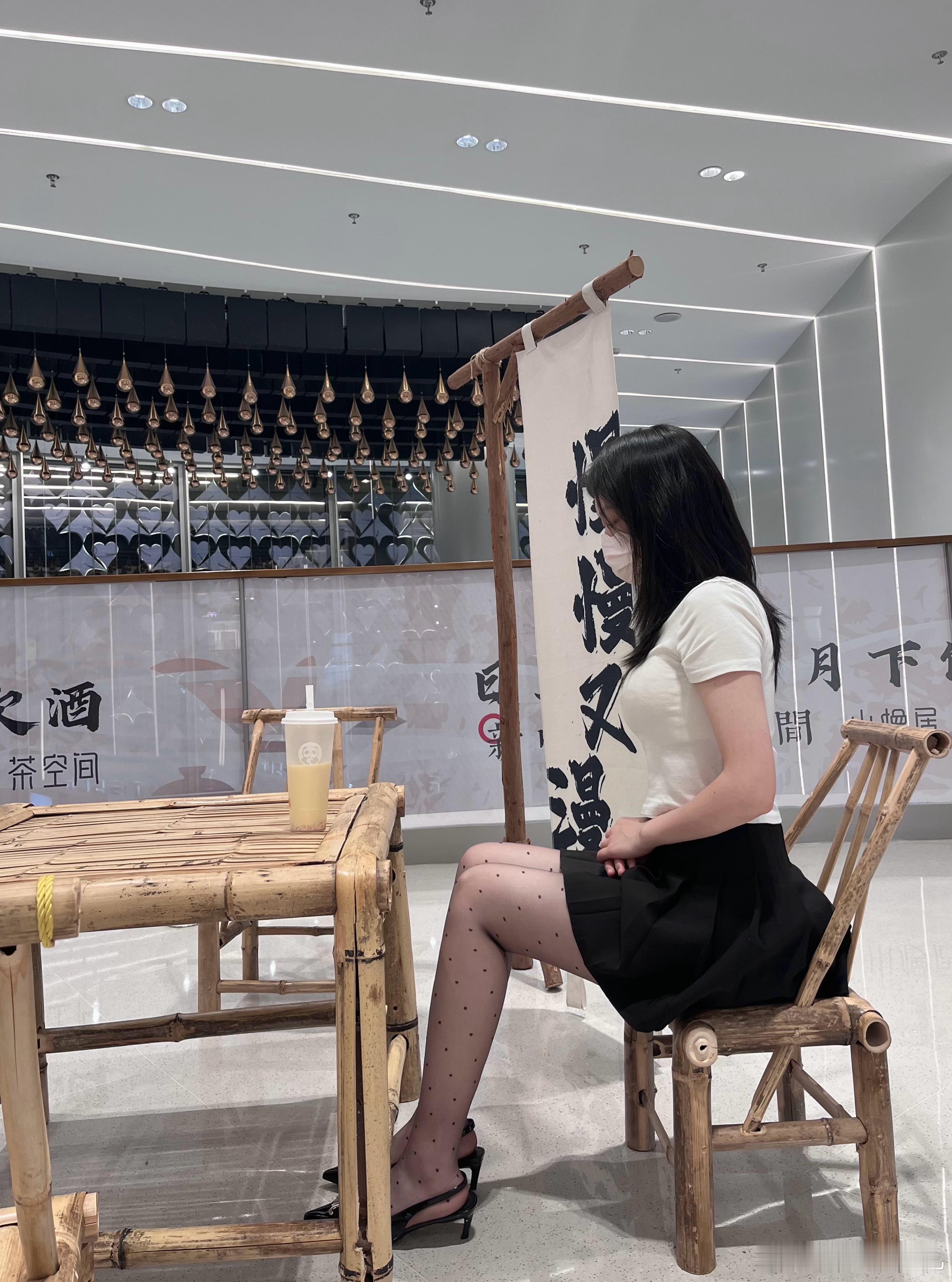 喜欢嘛诱桃丝袜让想象失控ootd​​​