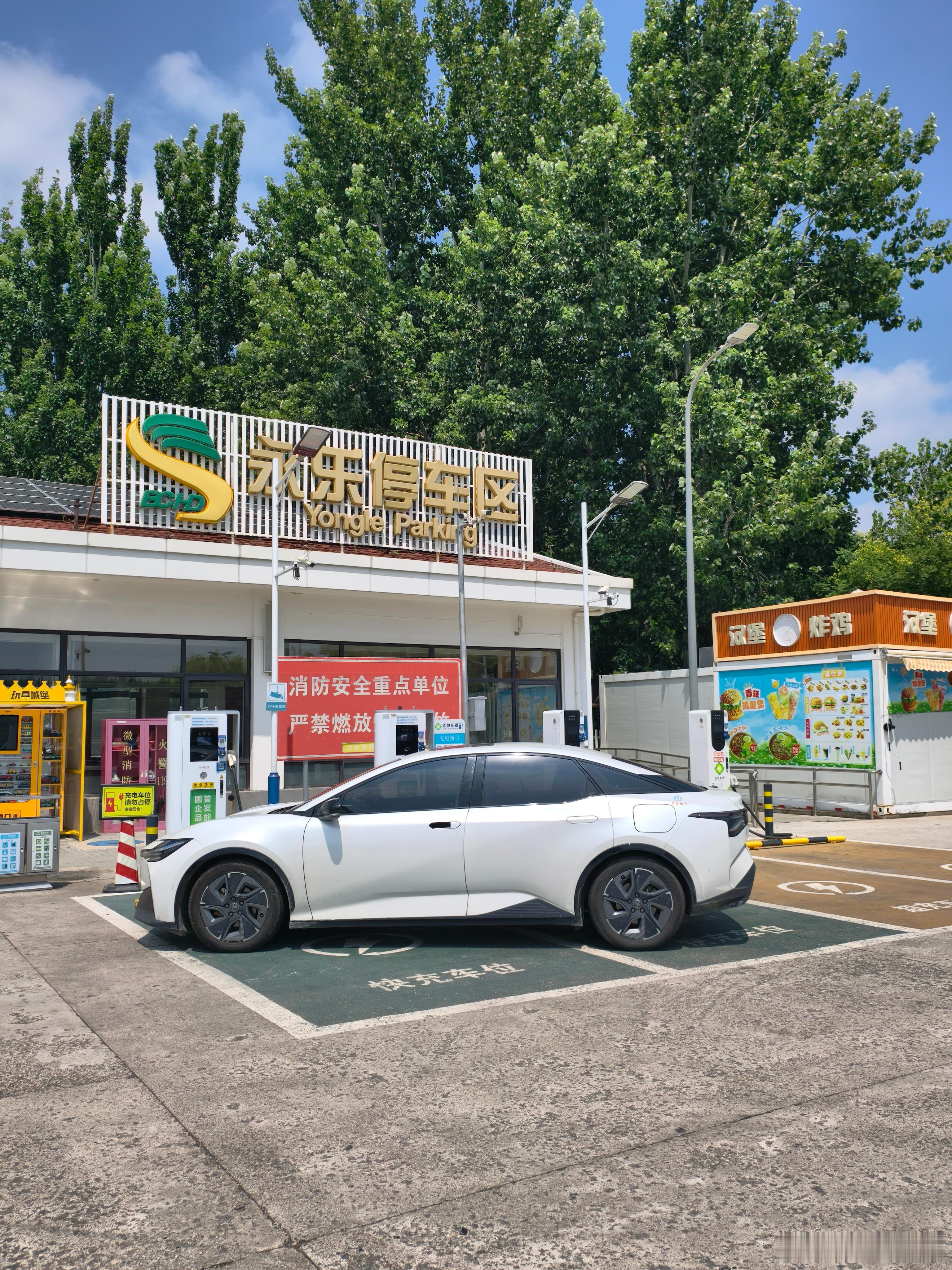 这车停得有水平北京·北京市永乐综合检查站