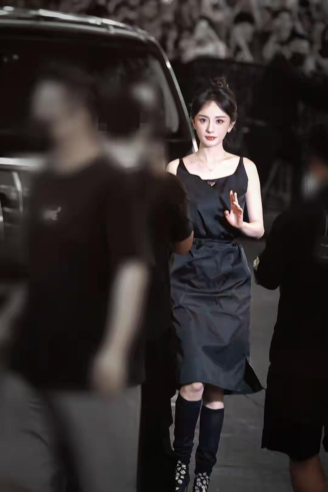 [吃瓜]穿Prada的幂[比心]，过去一年，努力克服岁月锋利，确立85