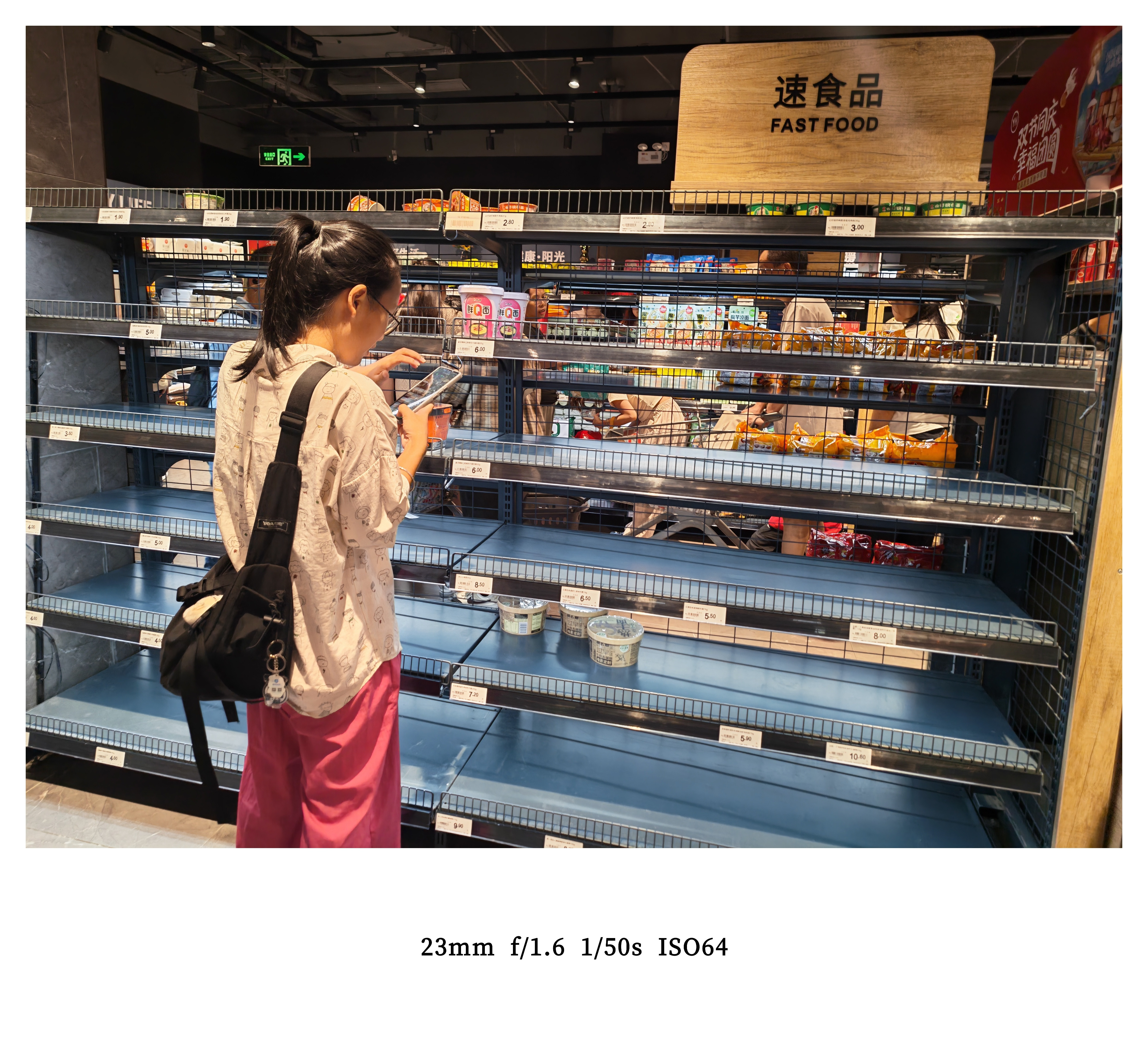 深圳停工好家伙，泡面都给抢空了。[捂脸哭]​​​