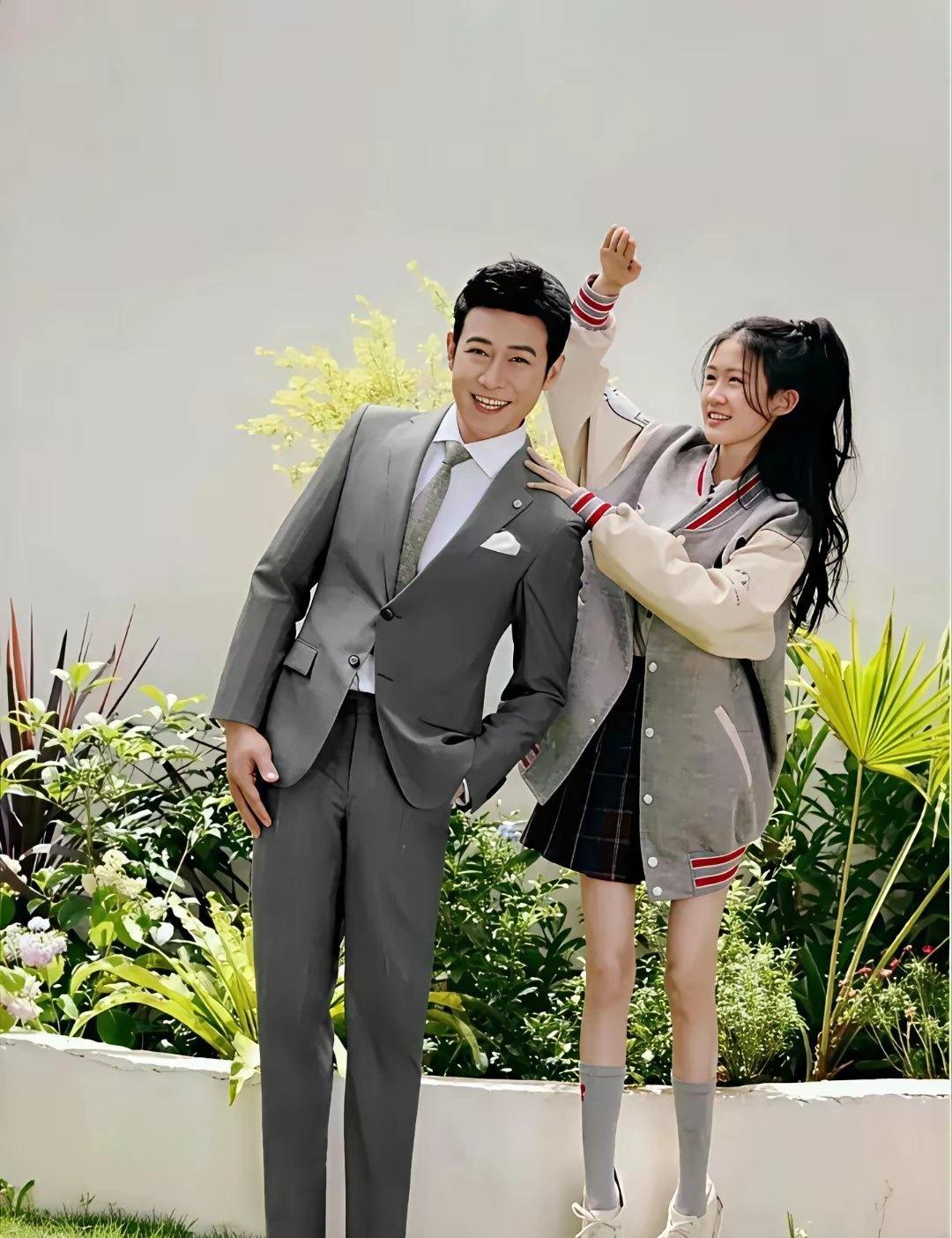 陆毅和他女儿长得这简直就是一模一样​​​