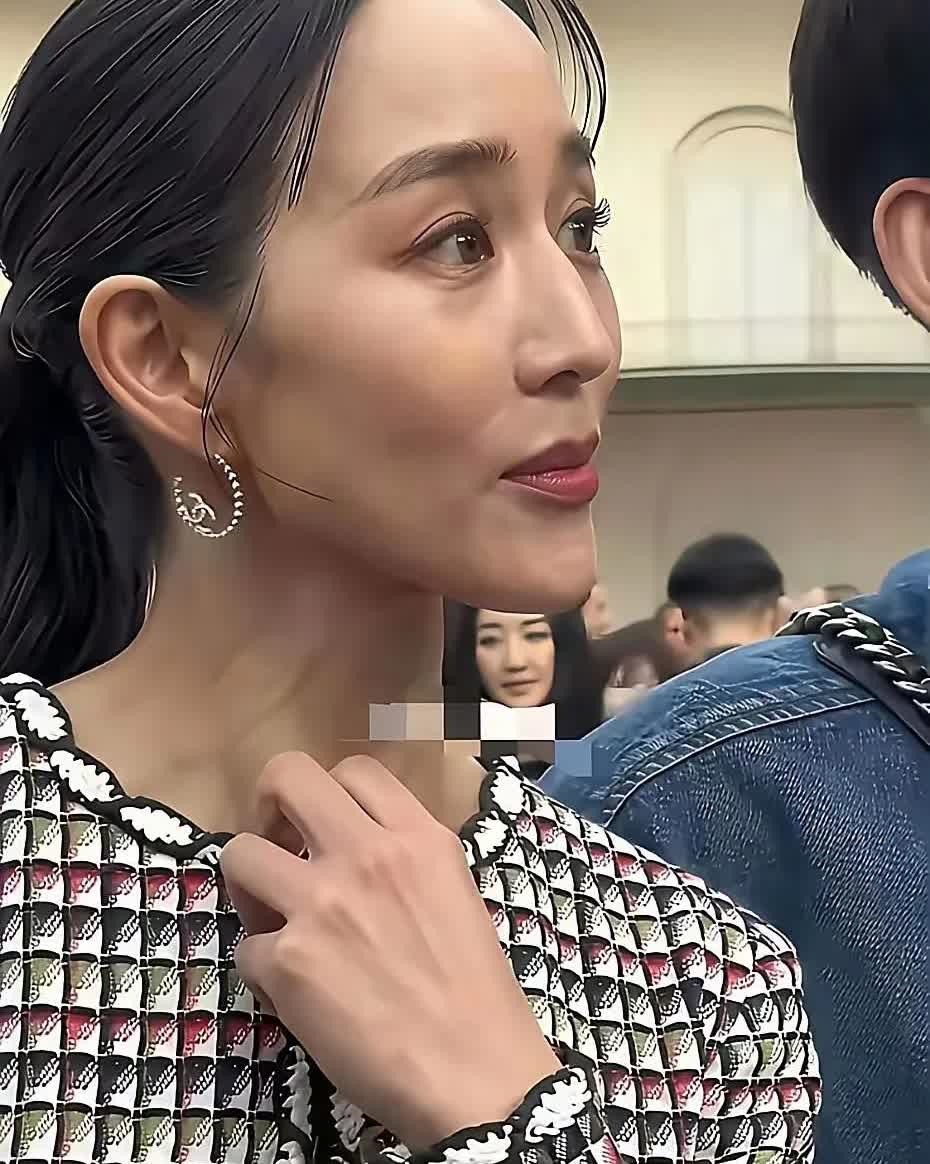 初见清秀，现在怎么黑黑脏脏的感觉，没有一点儿清秀感了…[？？？]
