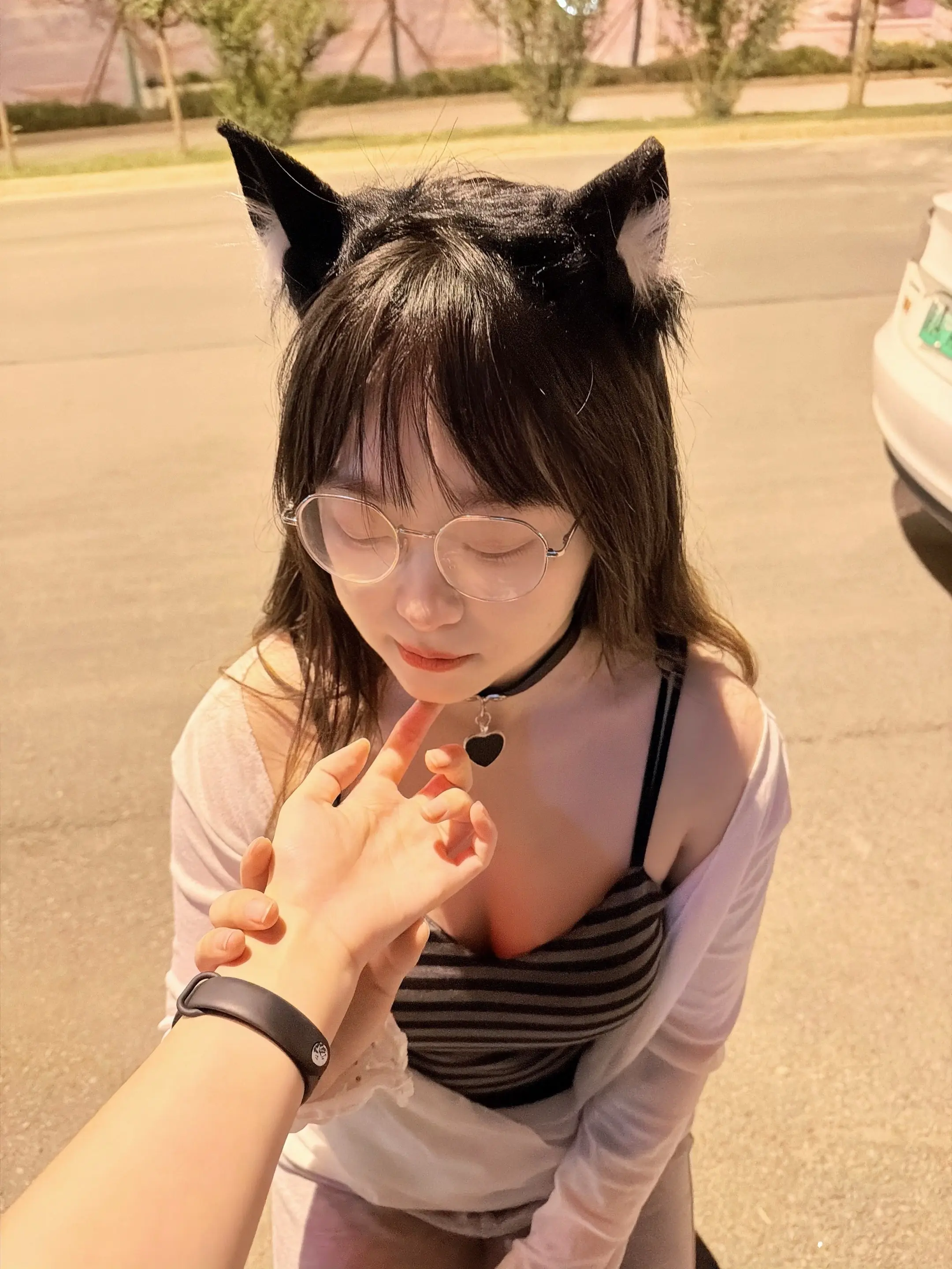 人！猫猫喜欢和人玩🐾。