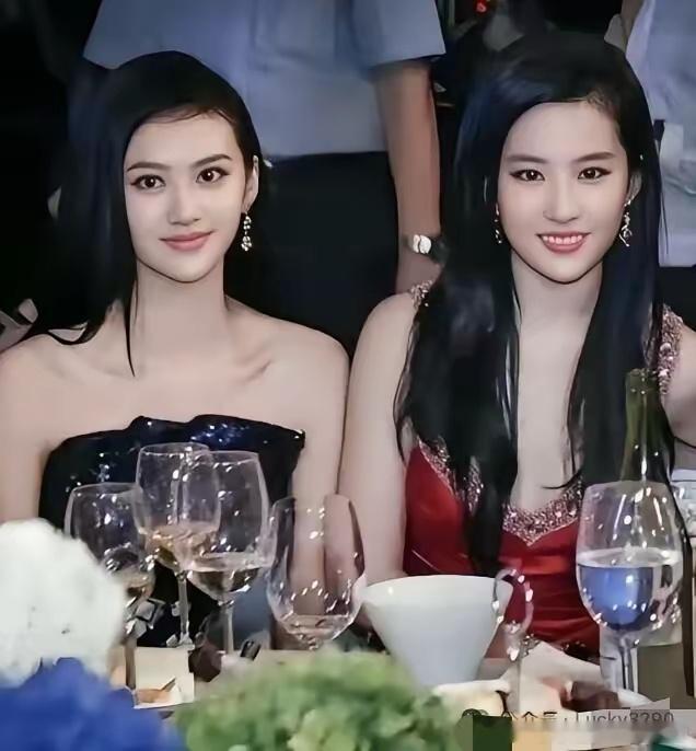 既然有钱了，只有小孩才做选择题呢？如果有5000万，我相信很多网友都不会从她们两个之间做选择吧？别纠