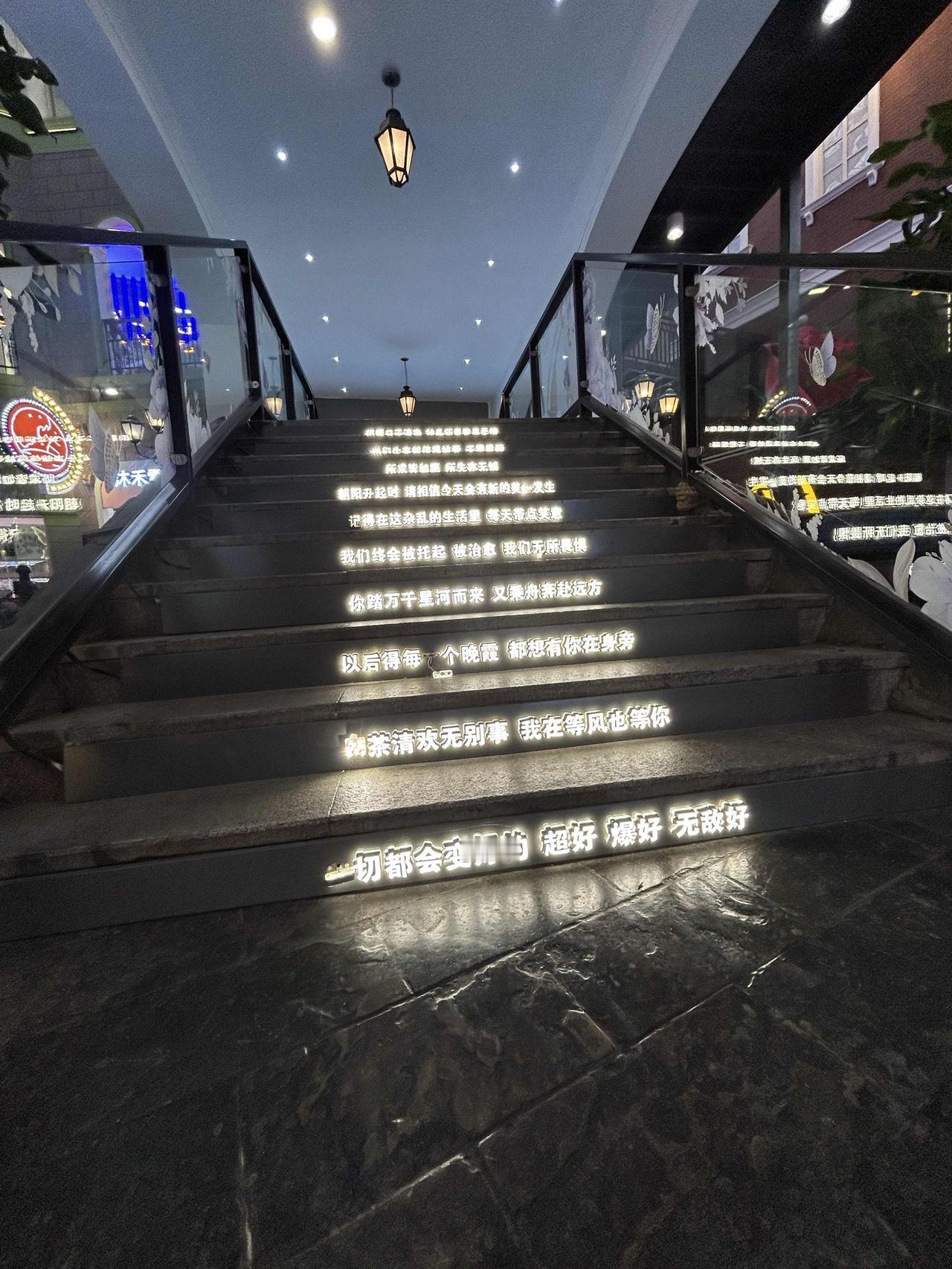 这才最通透的觉悟。​‎在外千万少提自家孩子，不管优秀耀眼，还是平凡普通，