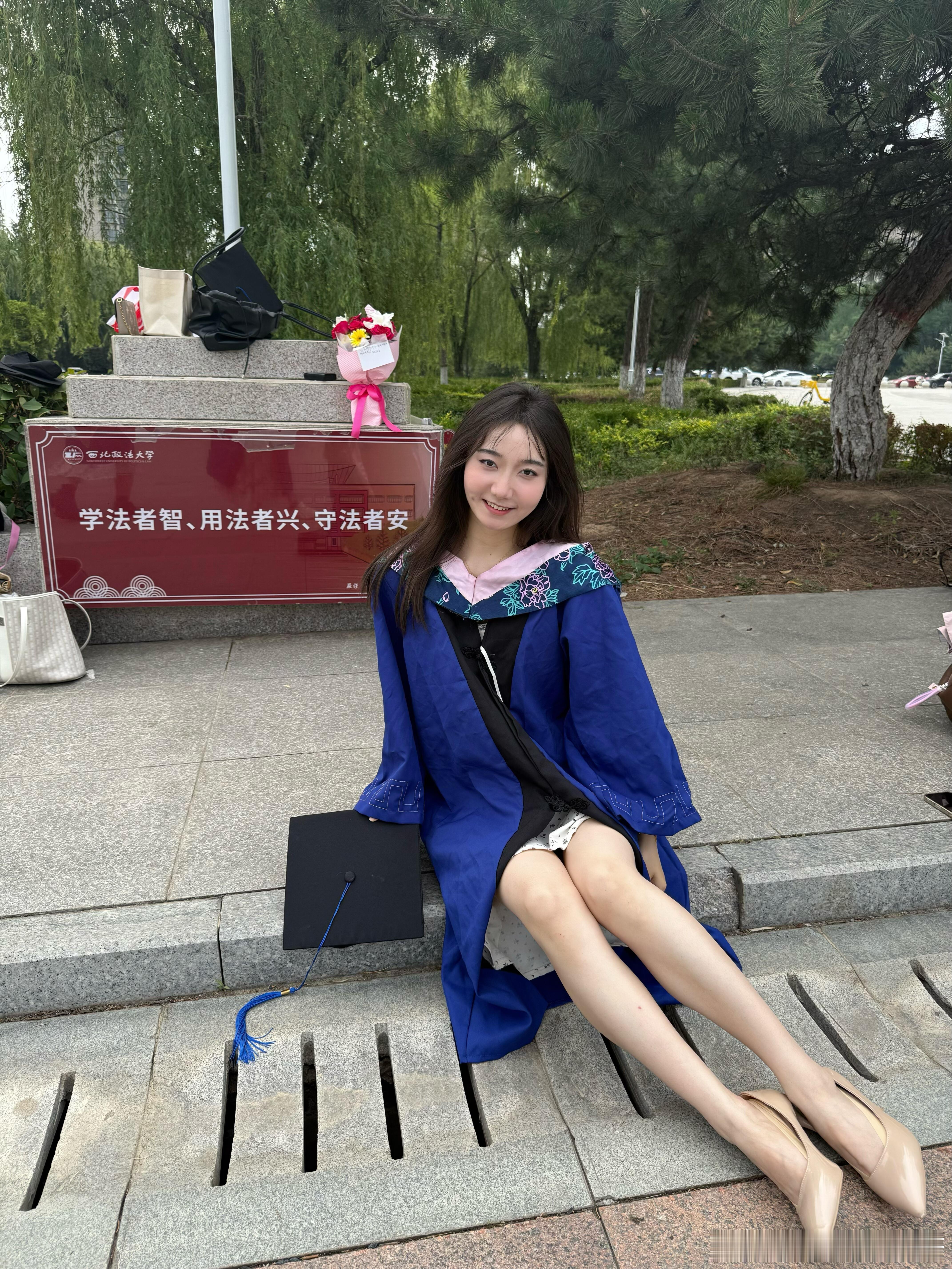 船袜搭配裸色高跟鞋，学姐的最美毕业季~​​​