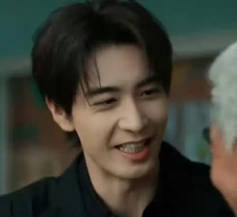 《枭起青壤》里，最让我出戏的就是男主陈星旭的那一口黄牙了可能以前拍的剧滤镜太大