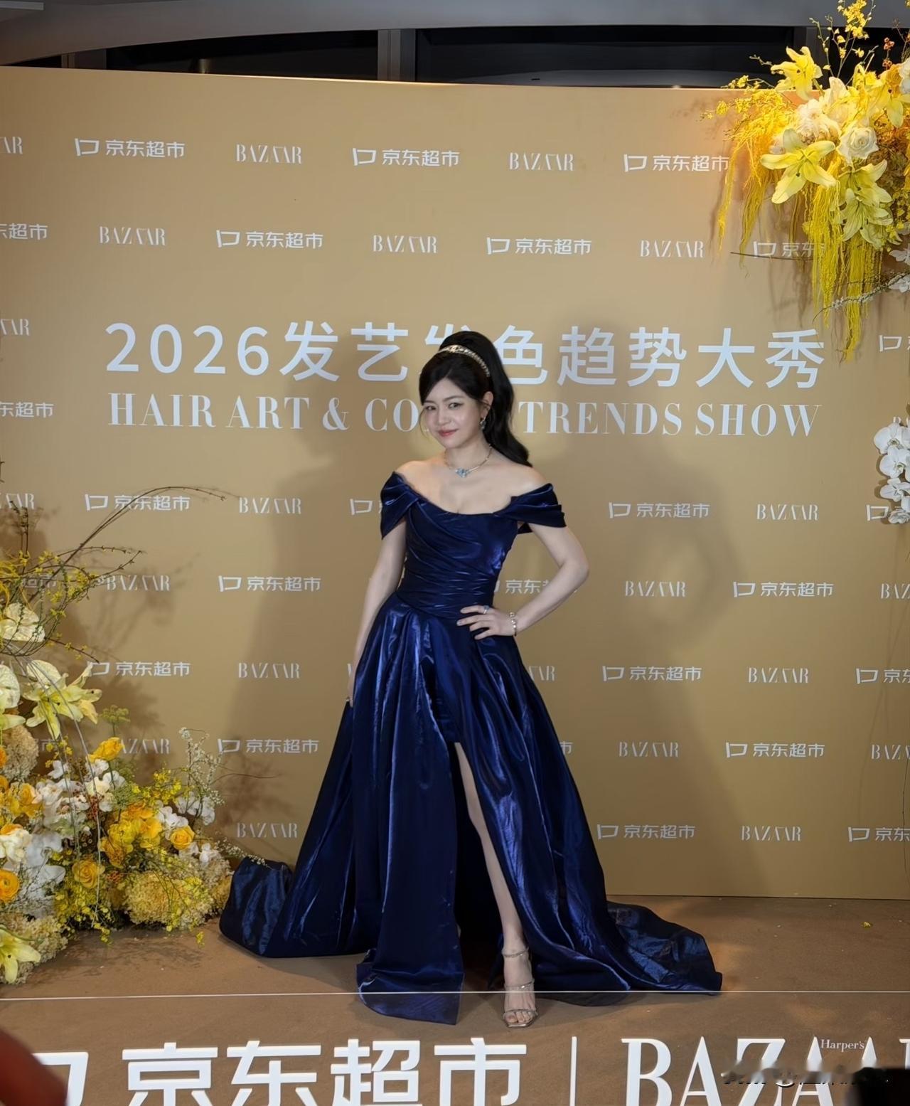 上次的迪士尼公主还是迪丽热巴！这次换成陈妍希了！她在今夜成为亮点！[