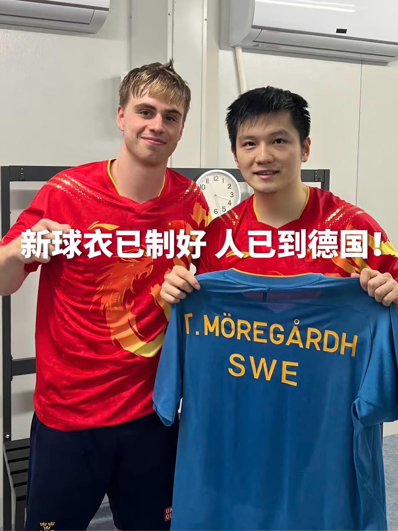 小莫和小胖是真心朋友，两个人脸上是真诚的笑意，对樊振东就是超级敬佩，东哥可是小莫