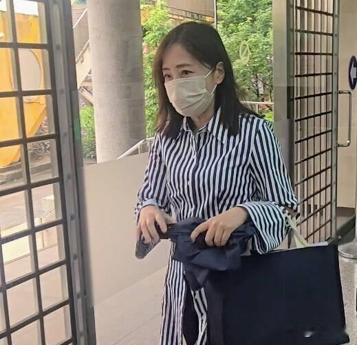 侦办座车被装追踪器案检方传李乾龙、尹乃菁到案说明针对国民党副主席李乾龙座
