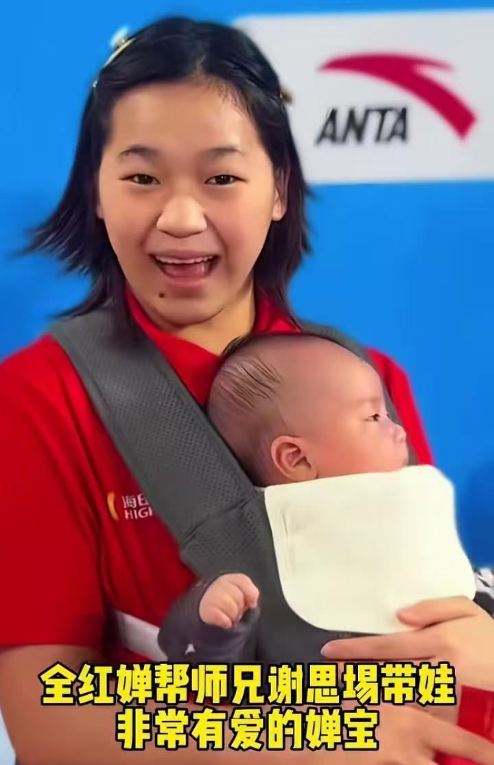 抱娃比跳水还难？国家队真这么练了。不是哄孩子，是练心。尿布一换，手不抖了。