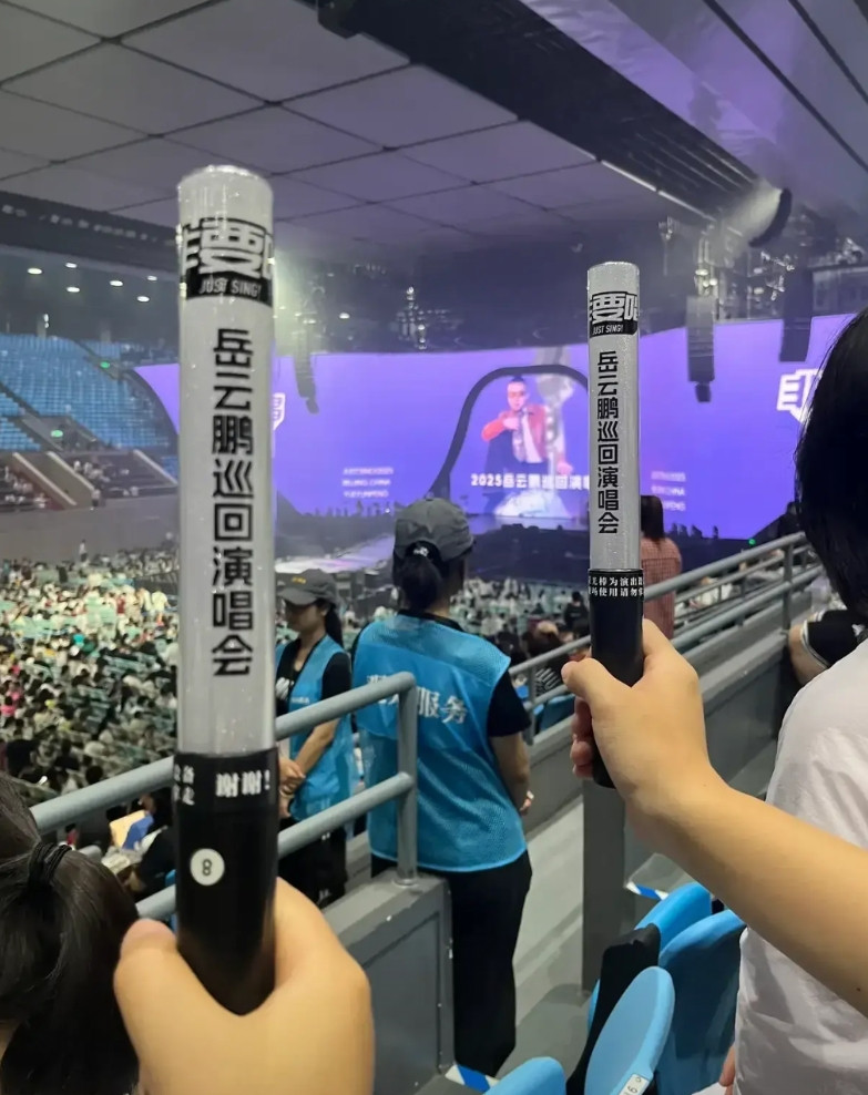 岳云鹏北京体育馆演唱会的成功举办，再次证明，会唱歌的不一定能卖票，能卖票的不一定