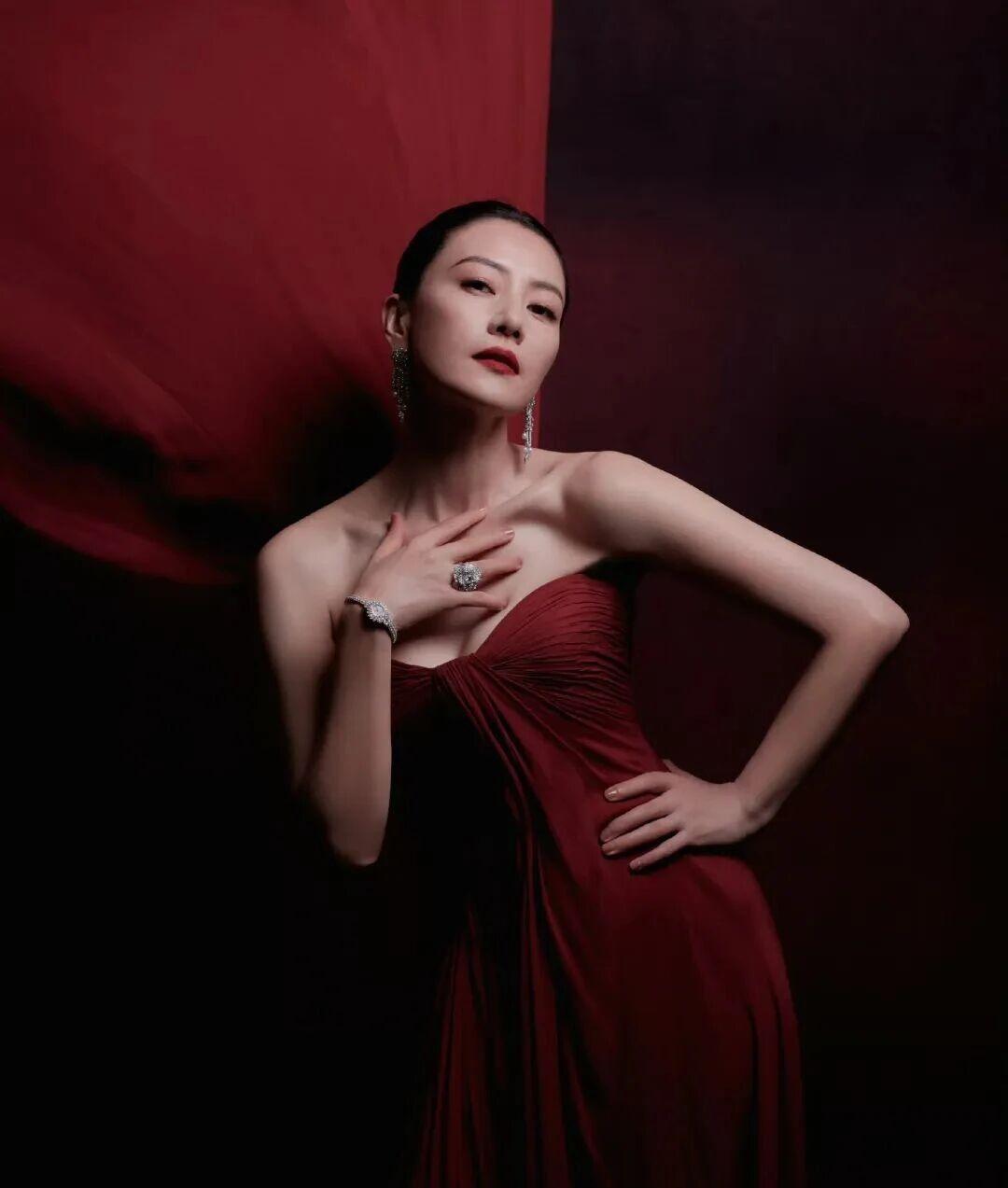 北影节46岁高圆圆不愧是内娱气质女神有韵味说起内娱气质女神，高圆圆永远占有一席之