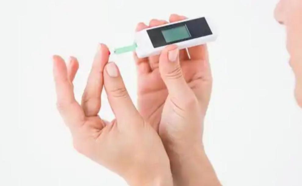 高血糖到最后都是怎么死的？医生叹气：多数是因为这5种并发症糖尿病这个病，死得