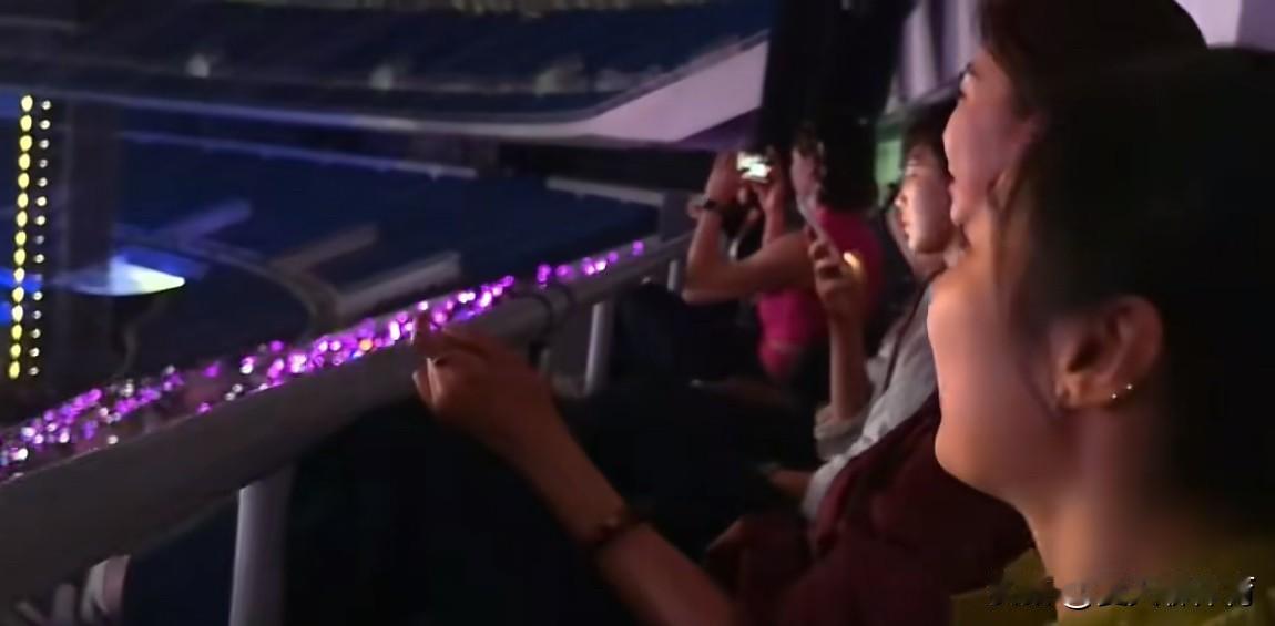 原来是天津女排组团去看了张韶涵的演唱会啊！先是妹妹李盈莹在社交媒体平台上分享张韶